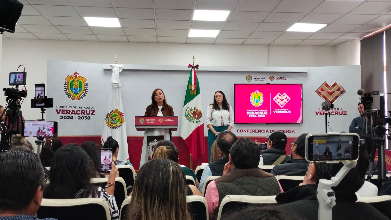 La gobernadora Rocío Nahle aclara que en el estado no existe el delito de “terrorismo”.