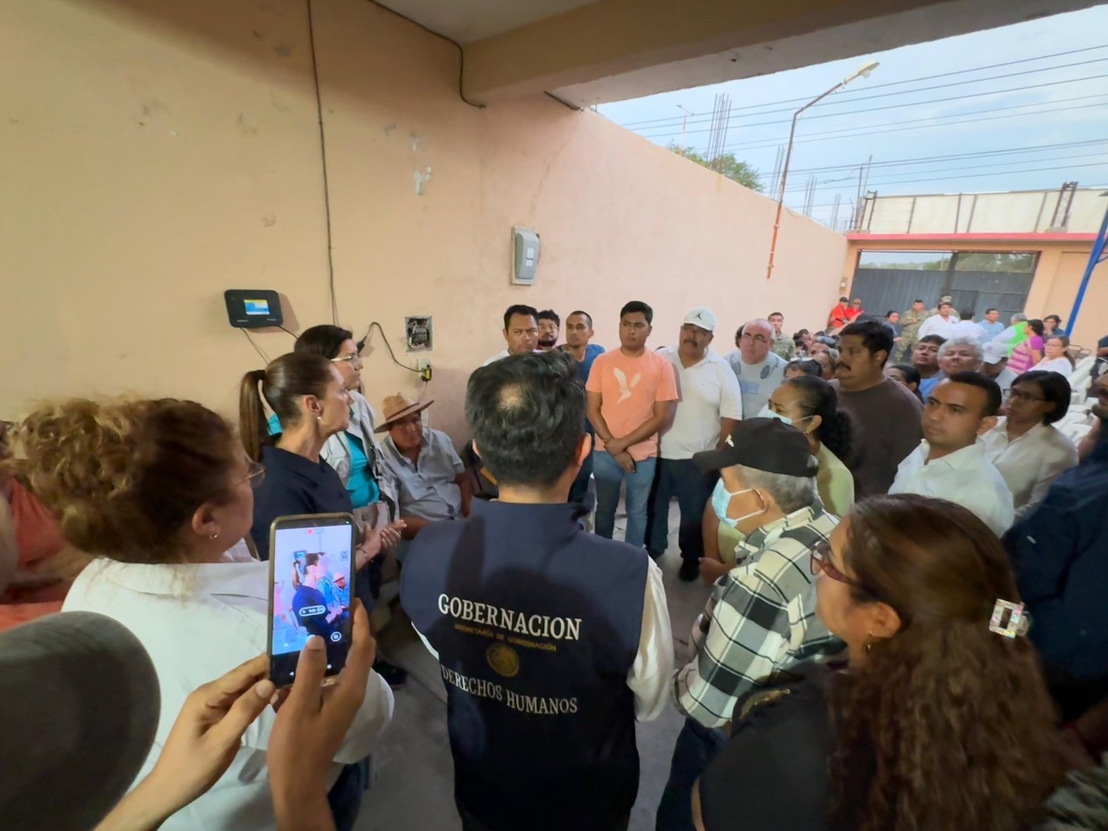«Se atiende a todos»: Presidenta Claudia Sheinbaum visita a lesionados por accidente del Tren Interoceánico