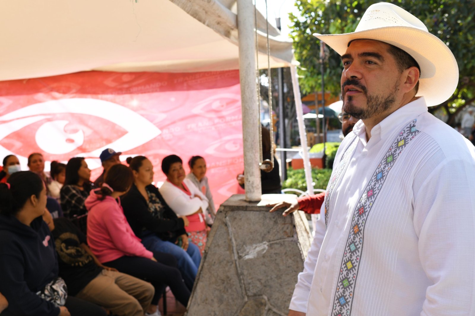 Jornada “Transformando con Visión Clara” beneficia a población de Yanga con atención visual gratuita: Zenyazen Escobar