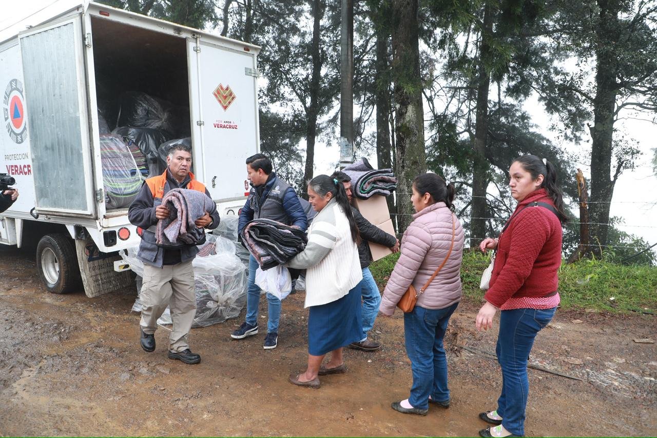 Abrigando Corazones concluye su campaña en Yecuatla y Chiconquiaco con 5 mil 785 apoyos