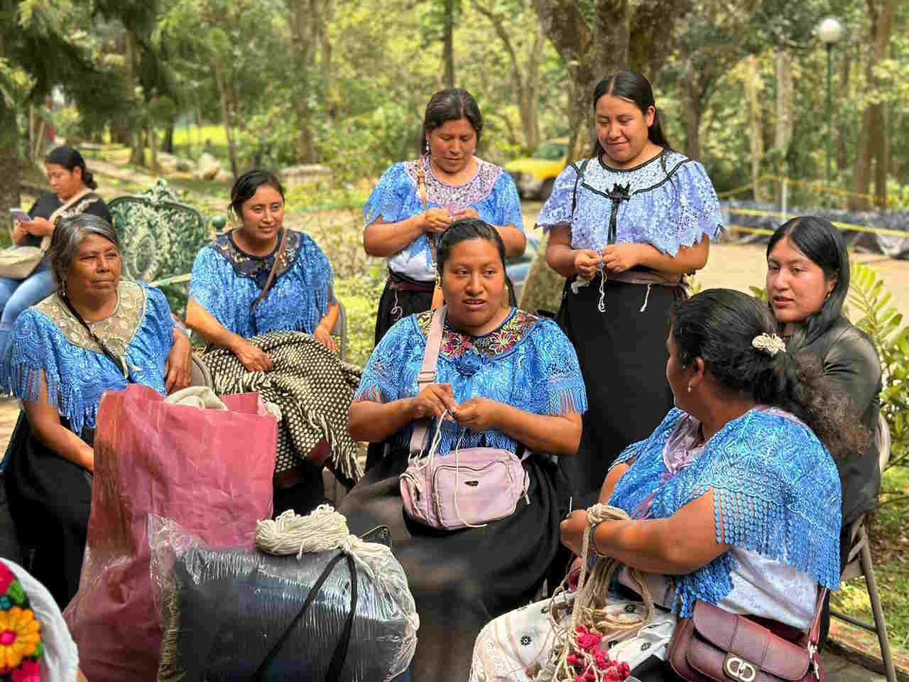 Realizan SECVER y FONART tercera jornada de acopio artesanal en Xalapa