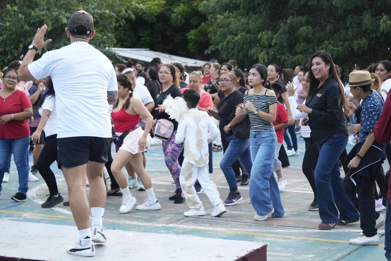 Zoraya Villacís lleva clases de salsa a colonias del puerto de Veracruz para fortalecer la convivencia