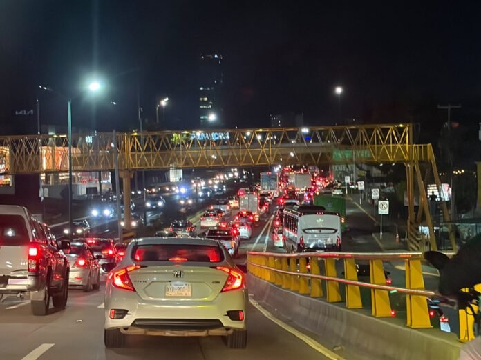 Xalapeños pierden 135 horas al año en el tráfico: IMCO