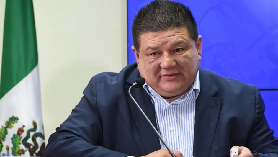 Vinculan a proceso a exfiscal César Jáuregui por traición a la patria